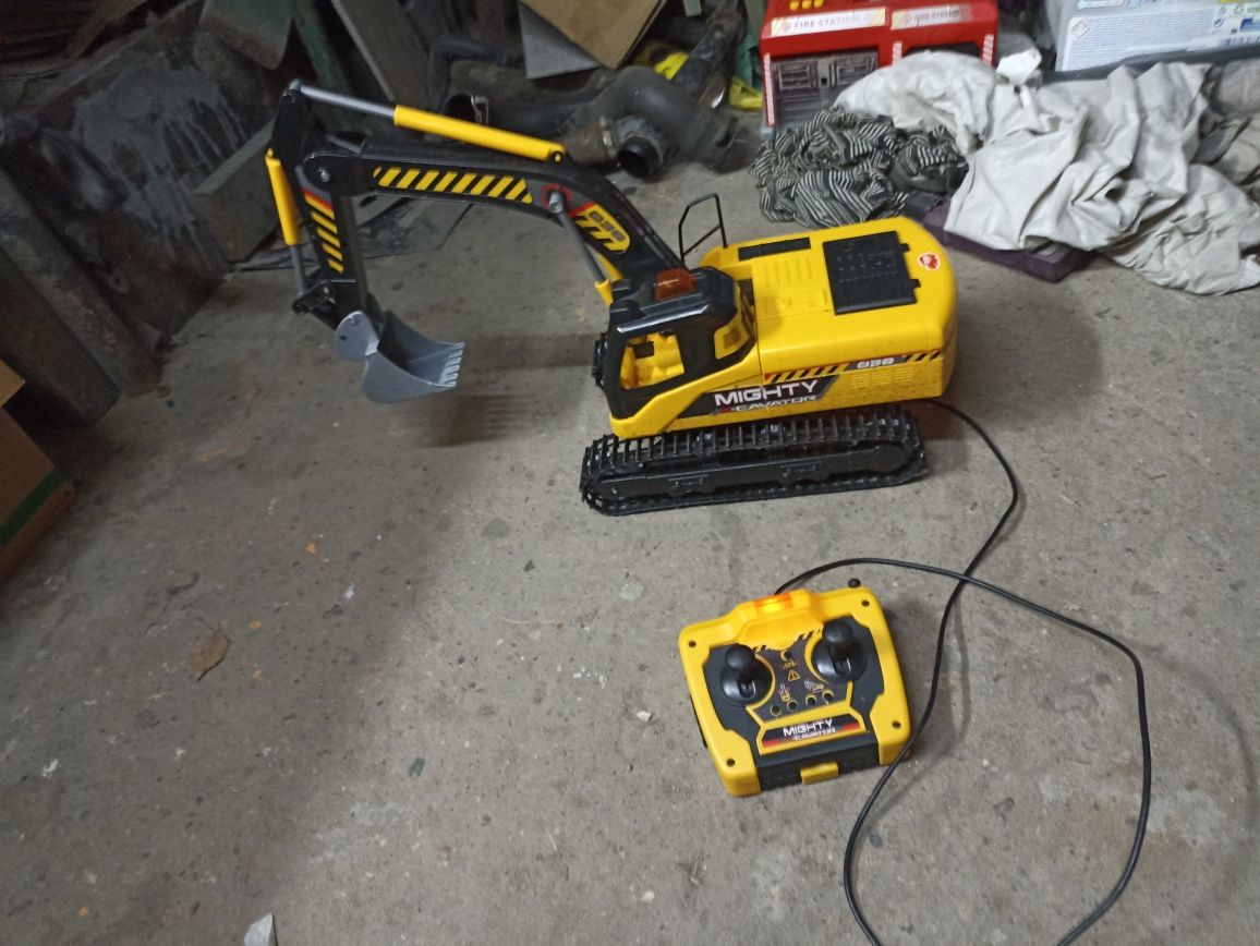 Zabawkowa zdalnie sterowana kablowo koparka D18-50 Mighty X-Cavtor