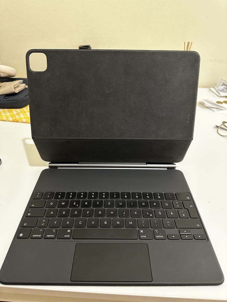 iPad 12.9 (5-gen) + Magic Keyboard - como novo