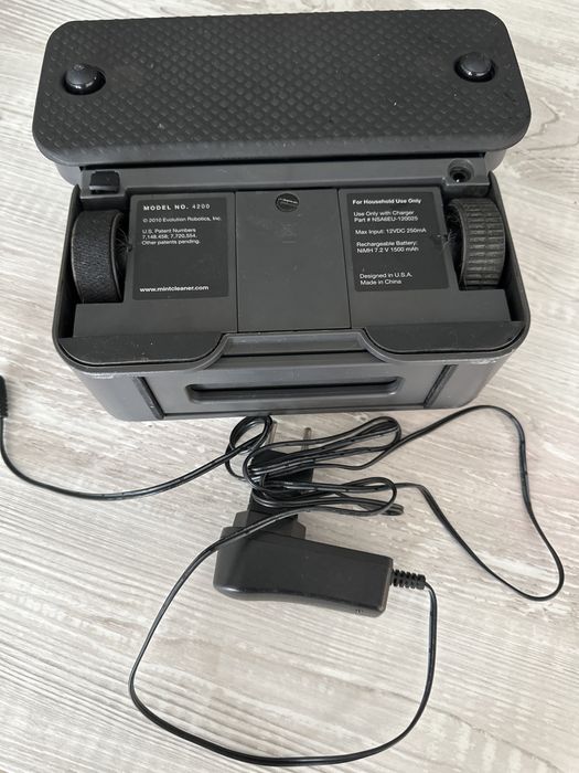 iRobot Braava (Mint 4200) робот для вологого прибирання