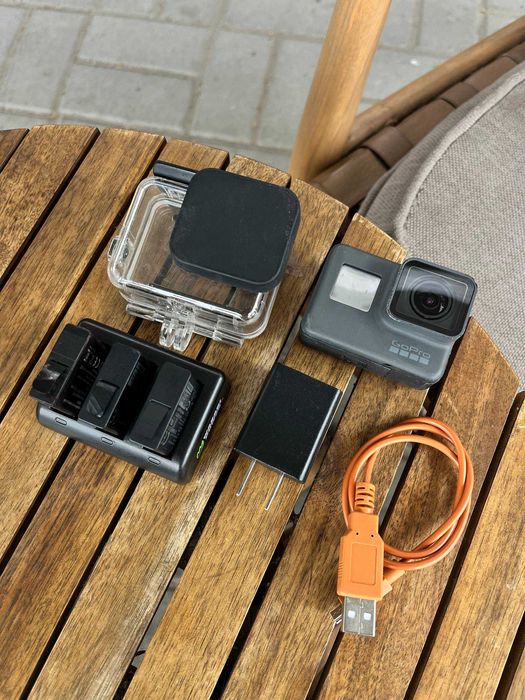 Екшн-камера GoPro Hero 5 з зарядною станцією