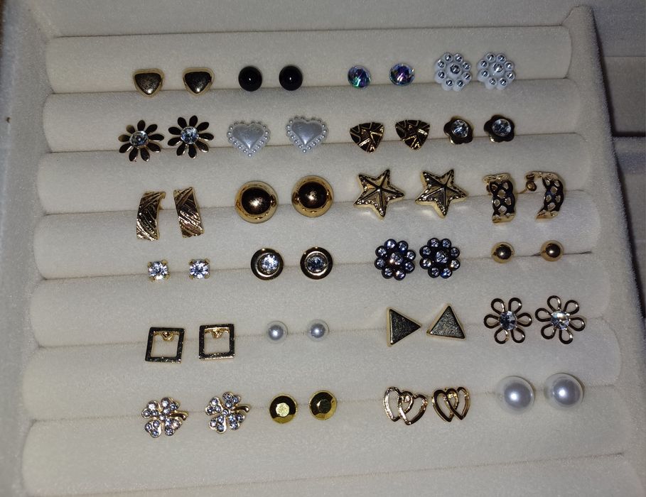 Brincos. Cada par 1€. Novos
Novos.