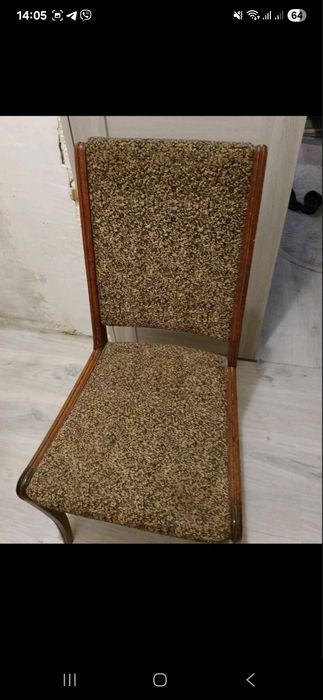 Стільці в гарному стані.