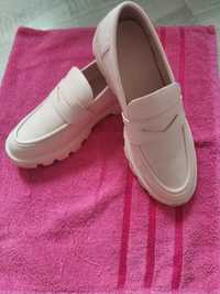 Buty damskie loafersy