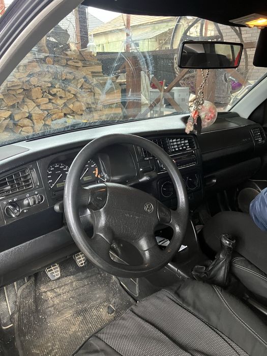 Гольф 3 , 1,6 інжектор 1996 рік