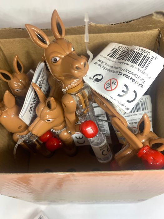 canetas com luz led e canetas canguru. escritório, criança, escola.