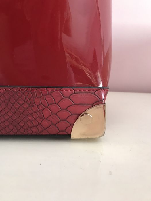 Mala de Senhora Vermelha