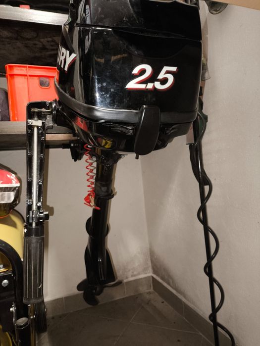 silnik do łodzi wędkarskiej 2,5 km Mercury