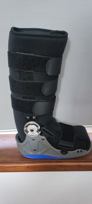Bota Walker ortopédica articulável M