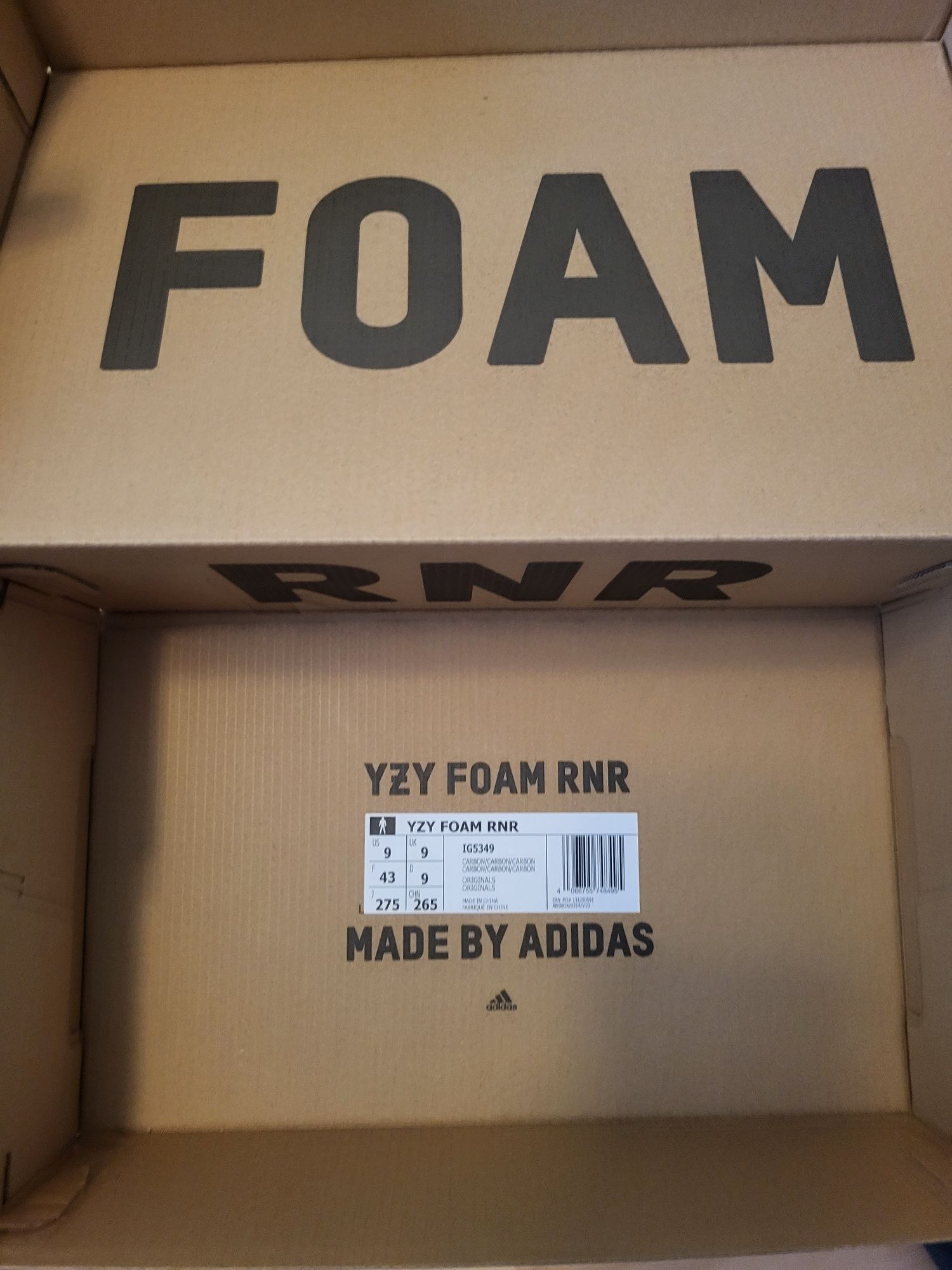 YEEZY foam rnr carbon buty Adidas