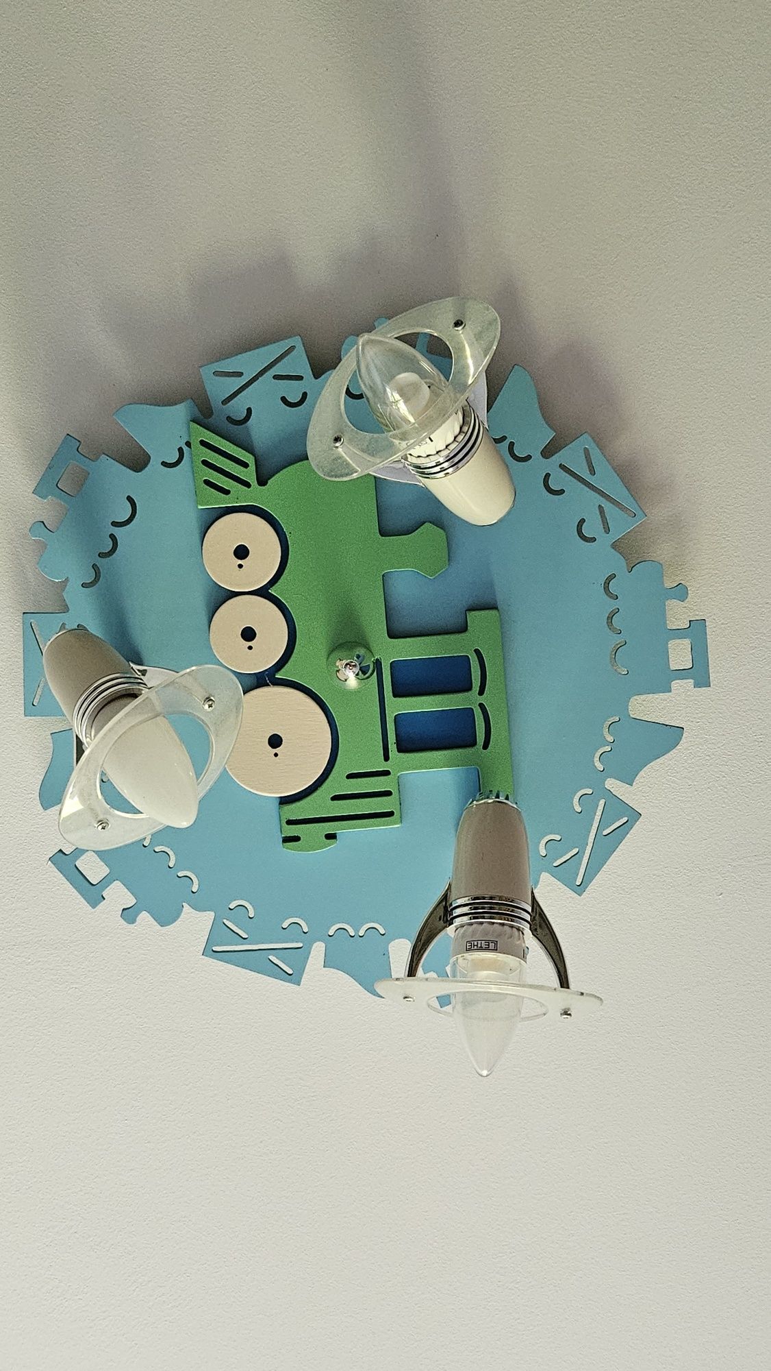 Lampa platfon do pokoju dziecięcego