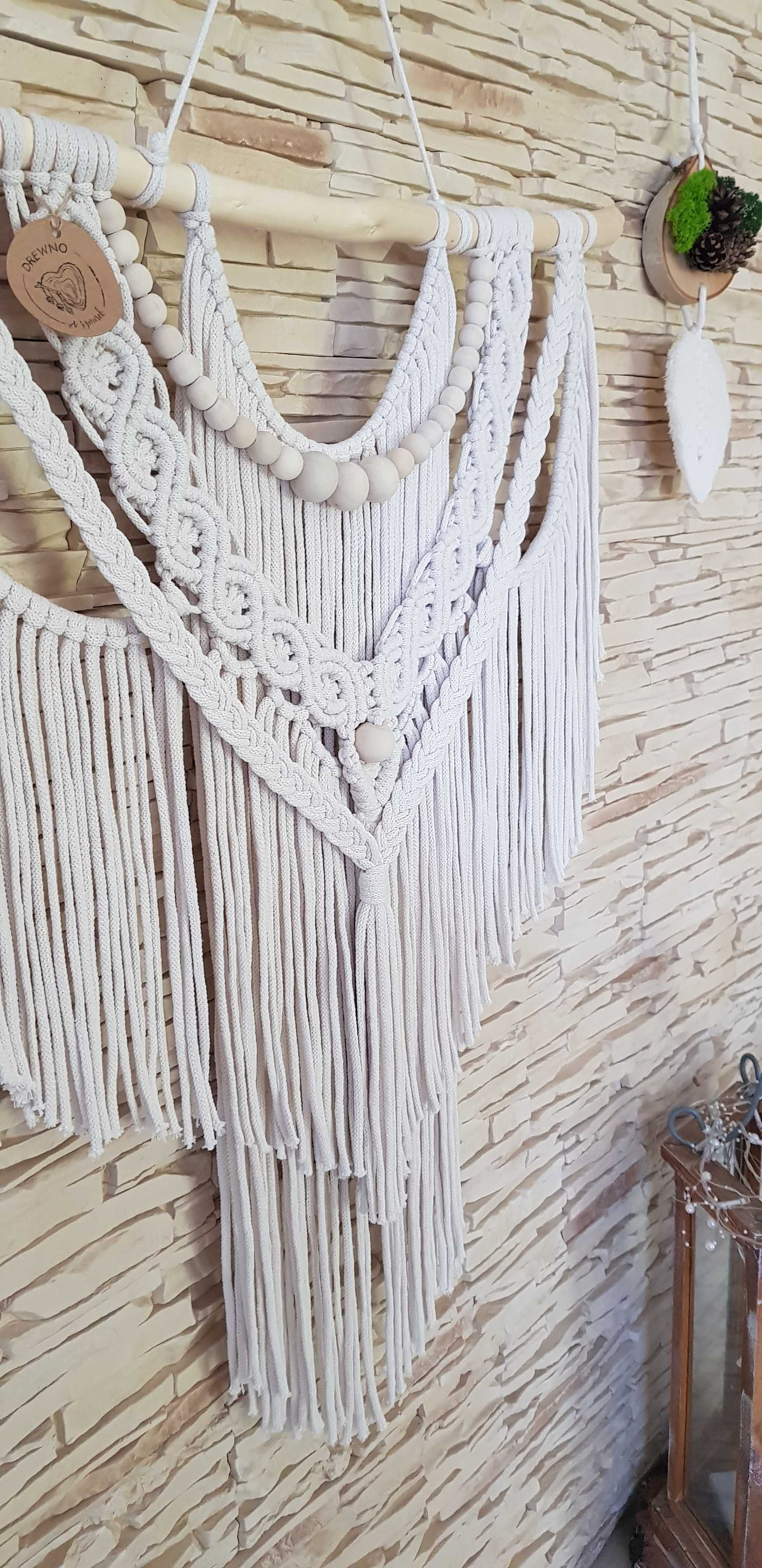 Makrama na drewnianej gałęzi ze sznurka boho naturalne dekoracje