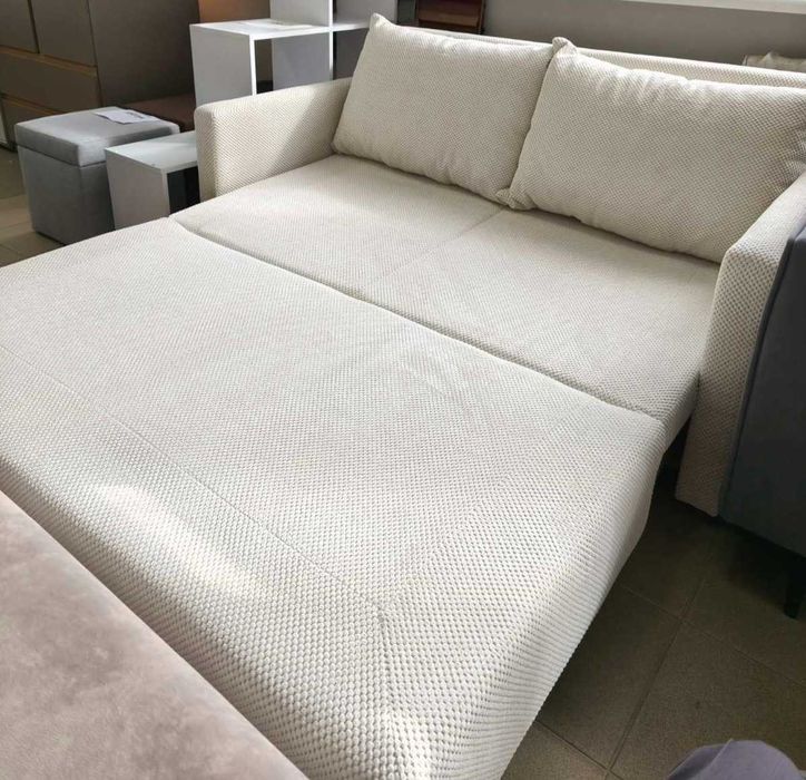 Диван (ширина з бильцями 152см,розкладний,кopоб для збеpiгання)