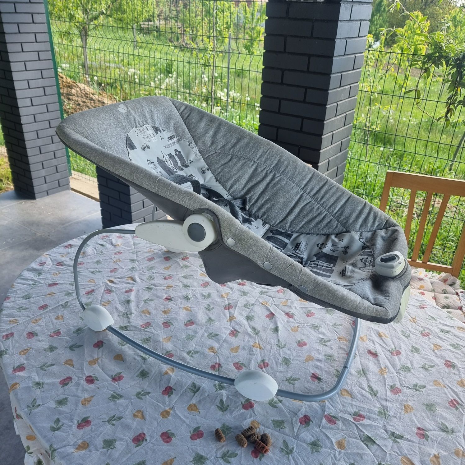Крісло-гойдалка для немовлят