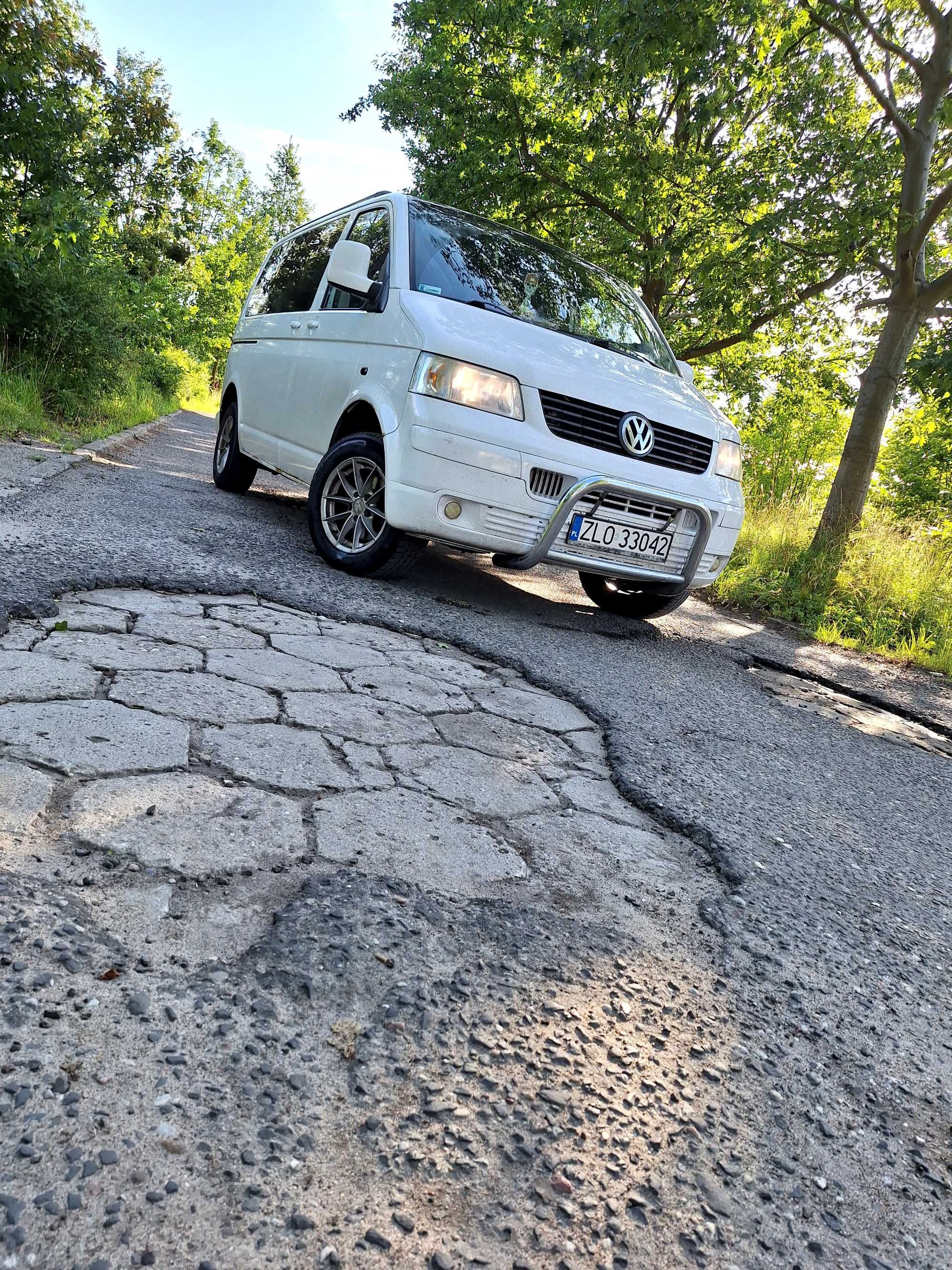 Volkswagen caravelle T5 9 osób 1.9.