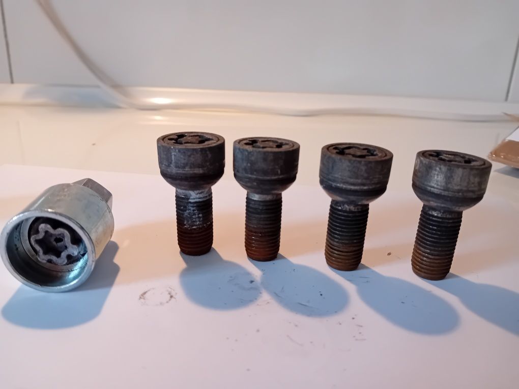 Śruby zabezpieczające do felg VW tiguan OEM