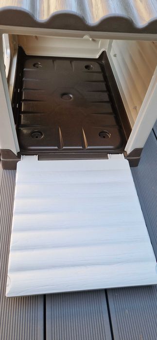 Buda dla pieska z tworzywa, nie używana