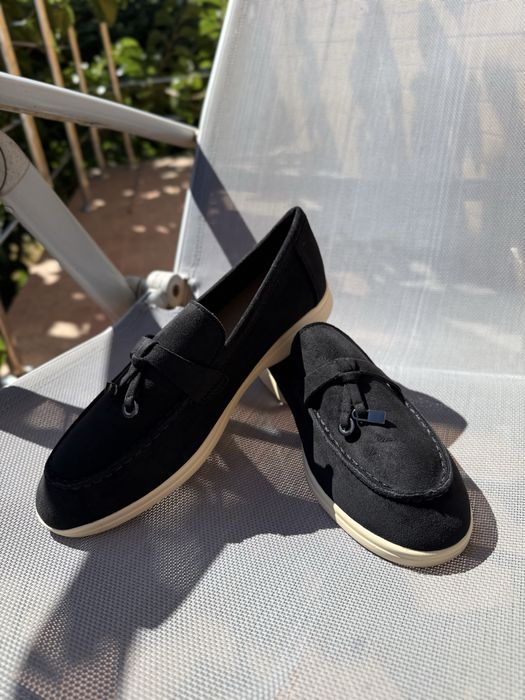 Чорні замшеві лофери
