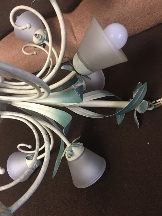 Красива стельова люстра на 9 плафонів в стилі «Флористика»
