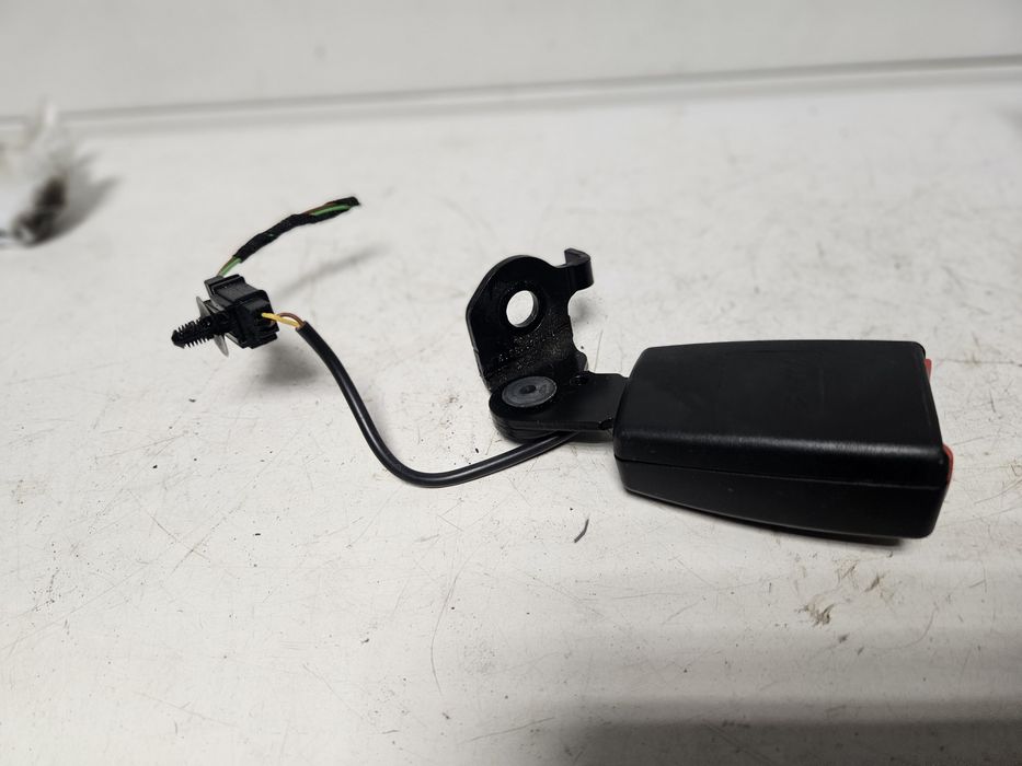 Zamek pasa tylnego lewego za kierowcą VW Up! Skoda Citigo Seat Mii