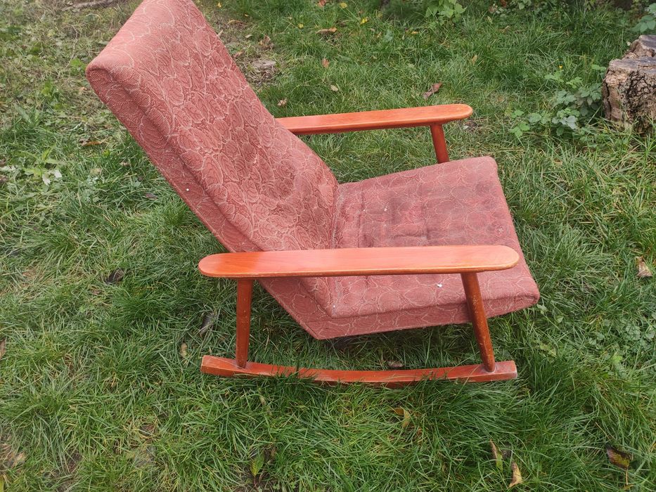 Крісло-гойдалка. Під реставрацію.