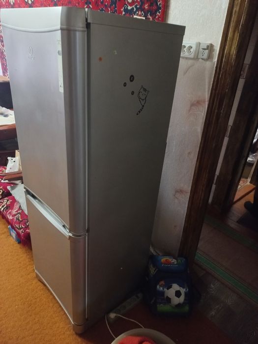 Холодильник Індезіт