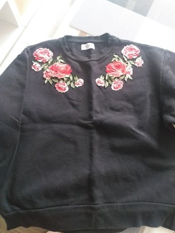 Bluza pull &Bear z haftem róż