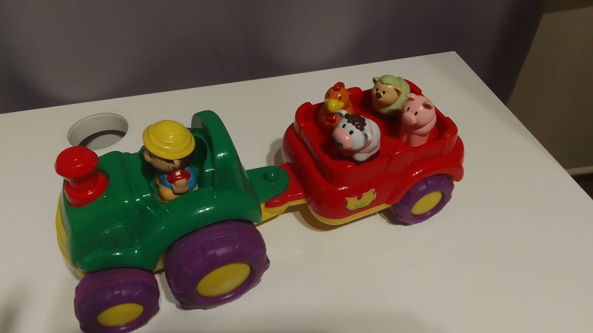 Zestaw : Traktor, przyczepka i 5 figurek