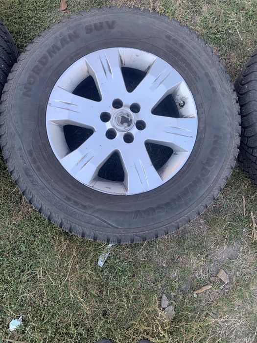 Оригіальні диски нісан патфайндер з зимовою гумою.