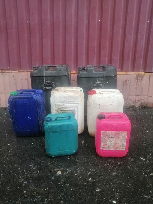 Продам каністри різні