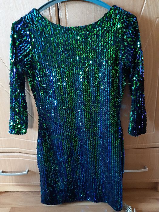 Продам плаття в паєтки в доброму стані , одягала 2 рази