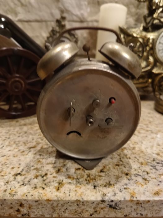 Stary zegar budzik Mera Poltik z dzwonkami