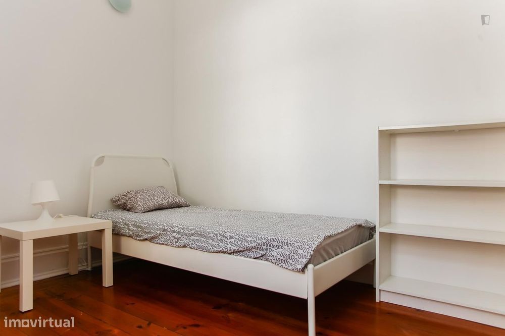 23779 - Quarto de solteiro com encanto perto...