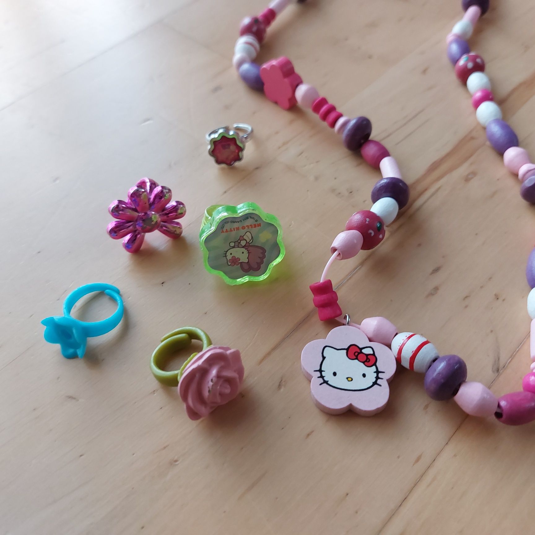 Korale drewniane Hello Kitty 2 sznurki + pierścionki