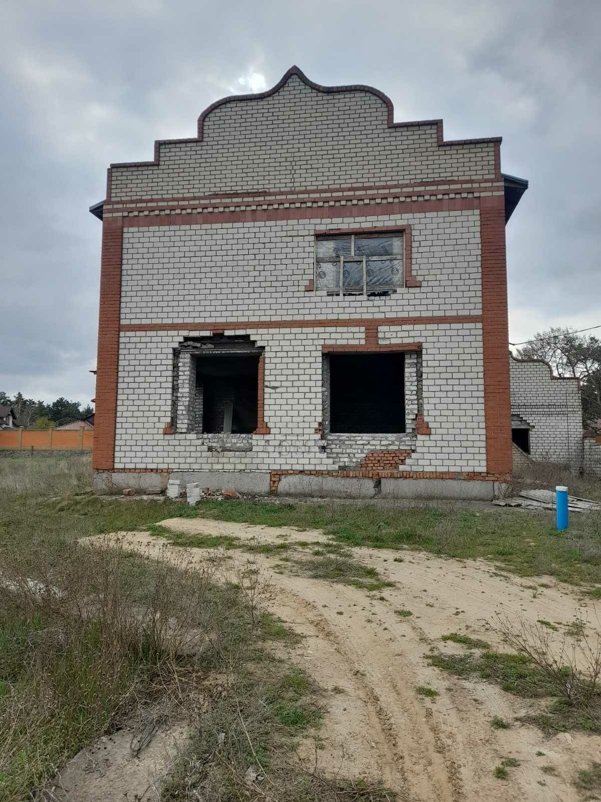 Продам участок с  недостроеным домом