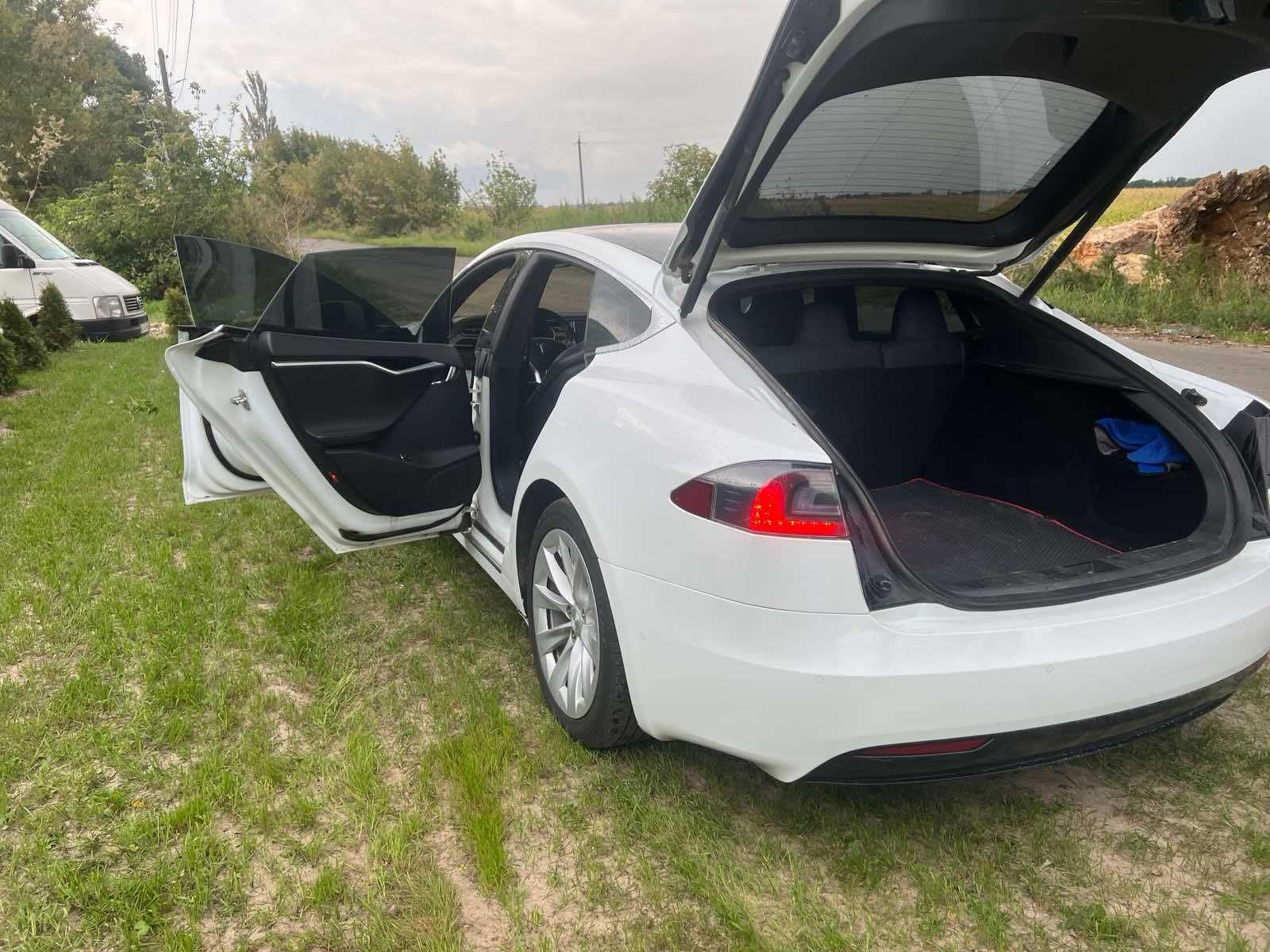 Tesla Model S 2017 75кВт
