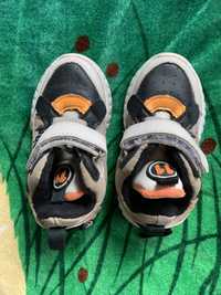 Дитячі кросівки теплі детские кроссовки