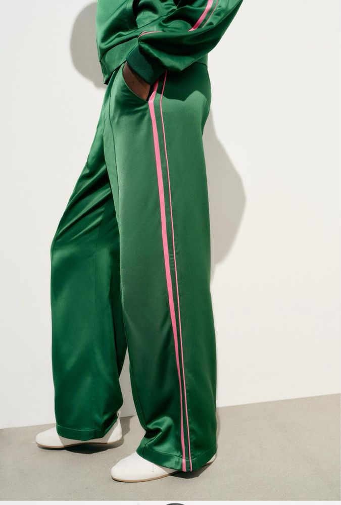 Сатиновий костюм зара zara атласний зелений з рожевими кантами