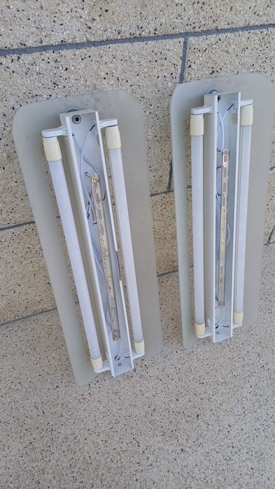 Dois candeeiros de teto