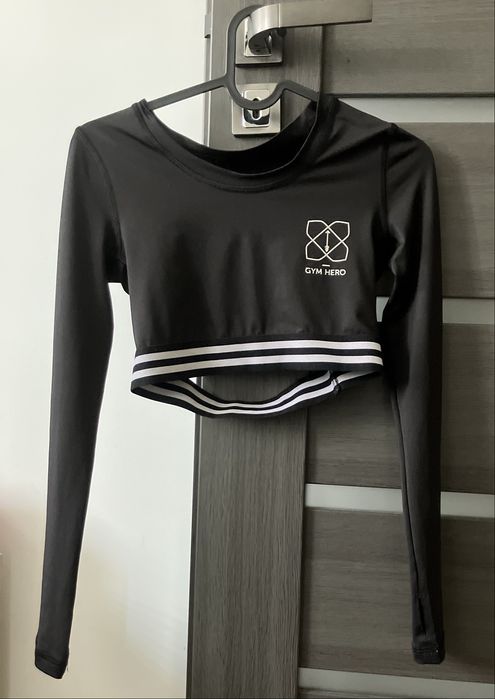 Sportowy, modny crop-top z długim rękawem w rozmiarze S z Gym Hero