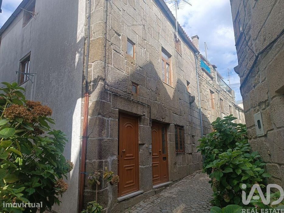 Moradia geminada T4 em Trancoso e Souto Maior de 108 m2