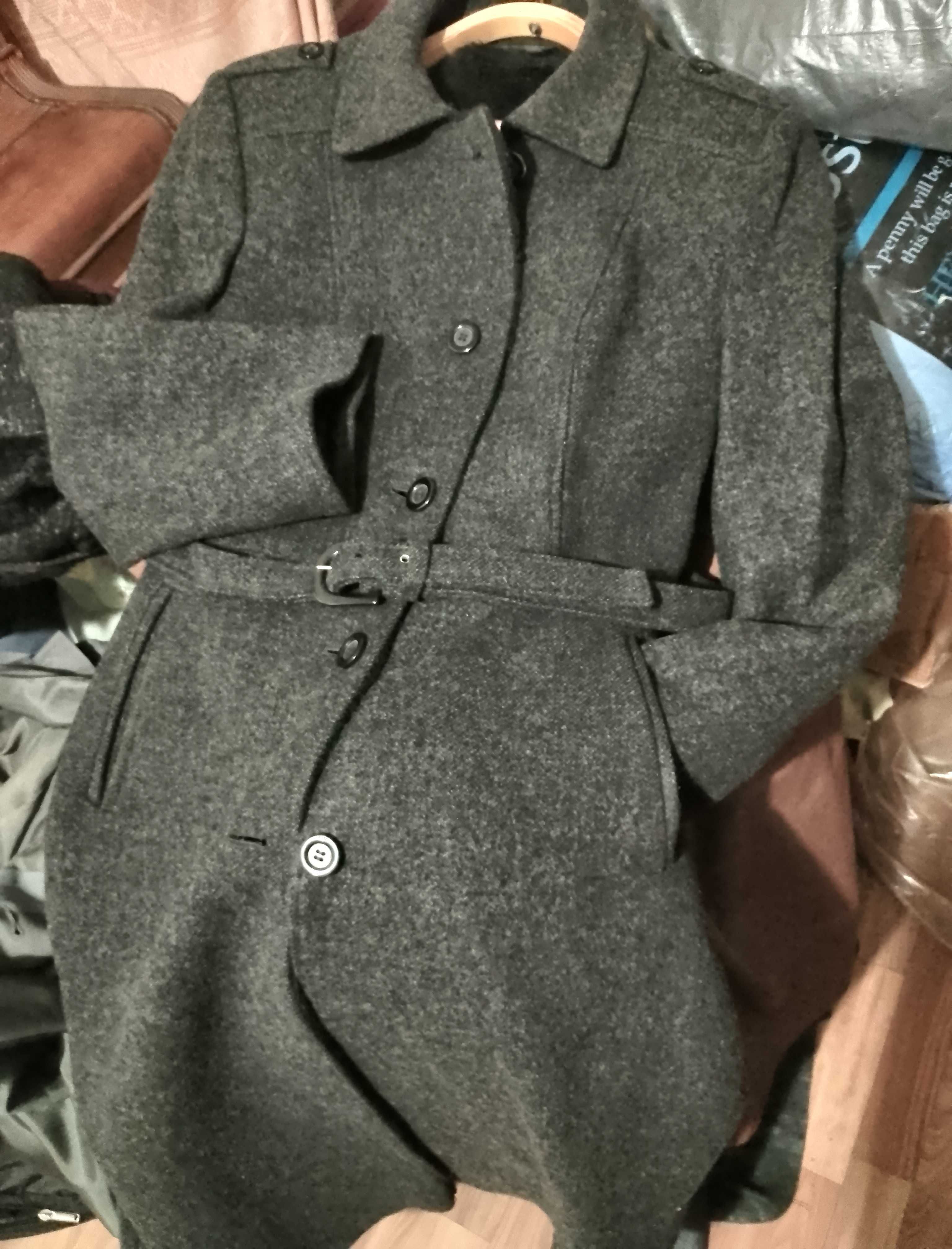 Продам женское пальто на меху р-р 46-48
