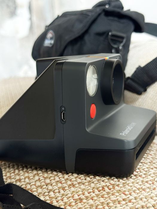 Polaroid Now фотоапарат миттєвого друку сірий з чорним корпусом