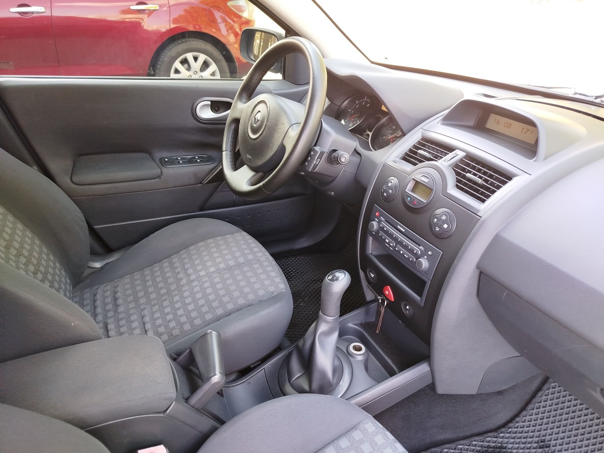 Renault Megane 1.6 бензин