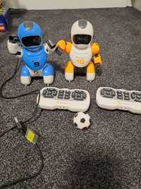 2 Roboty Knabo grające w piłkę nożną sterowane
