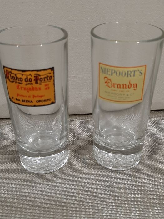 2 copos de shots com gravura