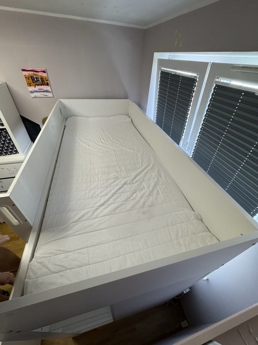 Łóżko piętrowe ikea smastad z biurkiem i materacem
