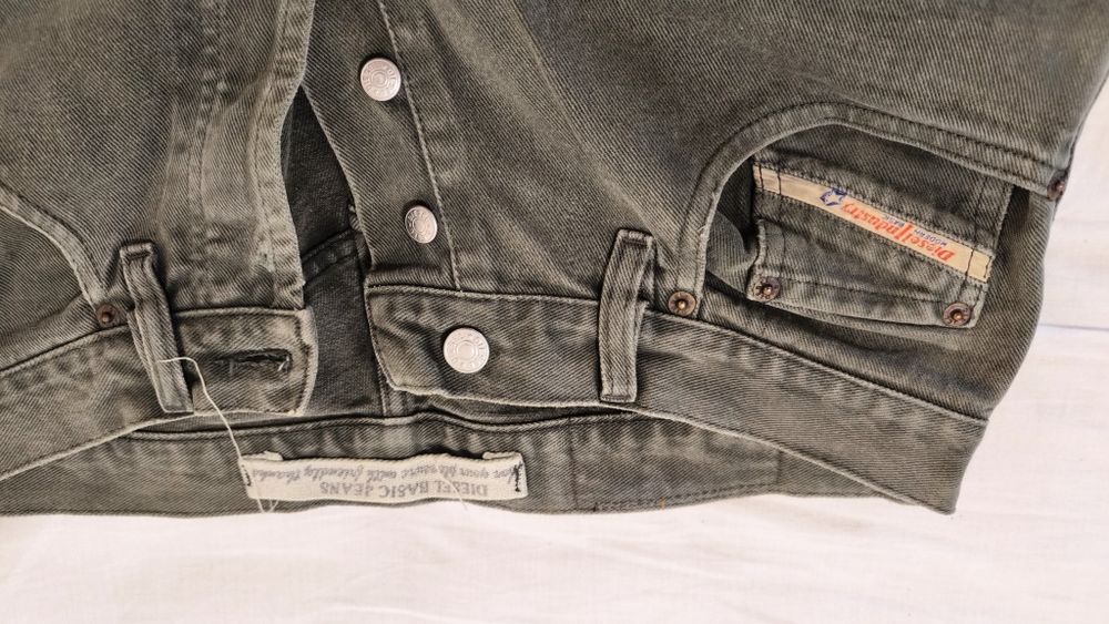 Calças Diesel homem tamanho 33