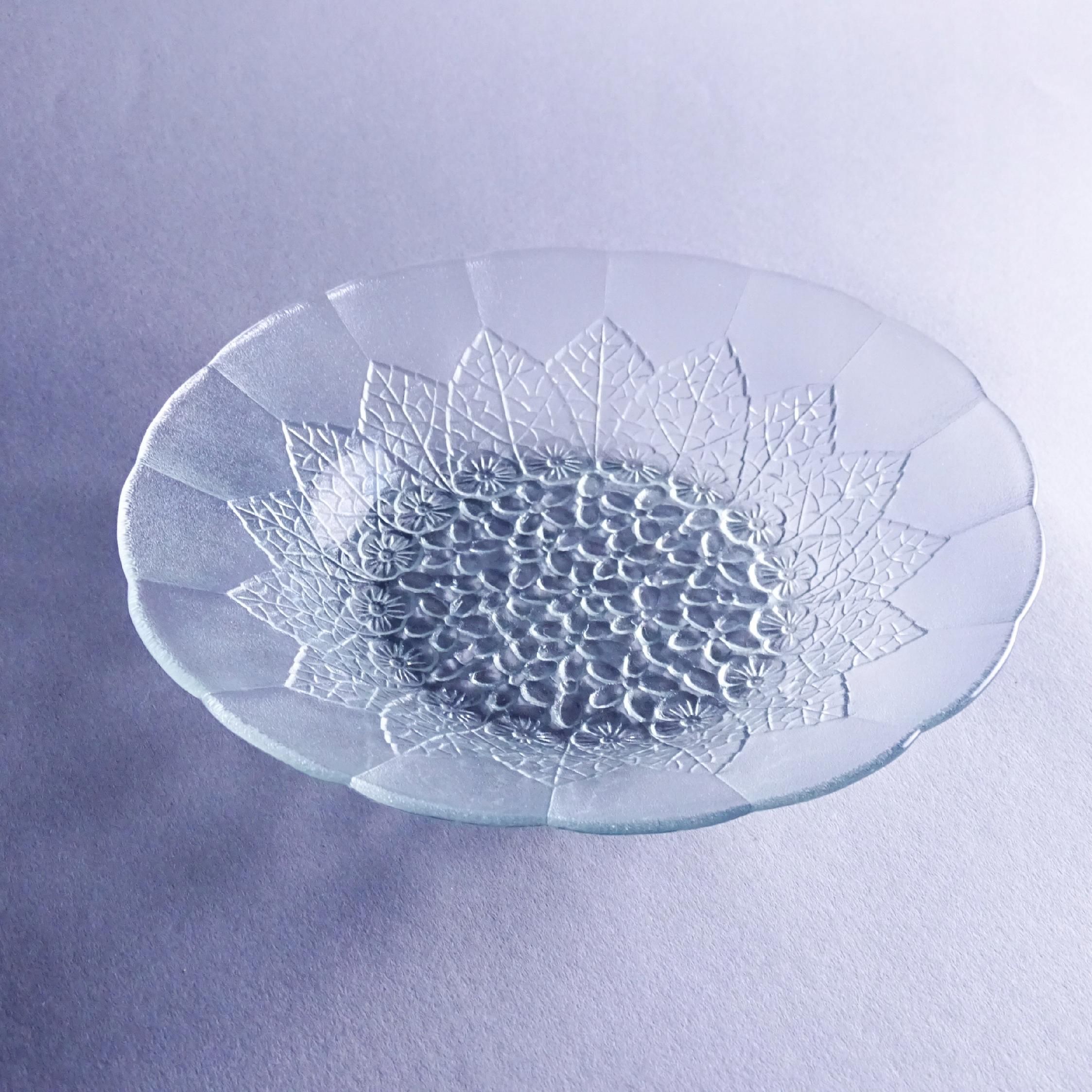 paterka talerzyk z prasowanego szkła / drobne kwiaty