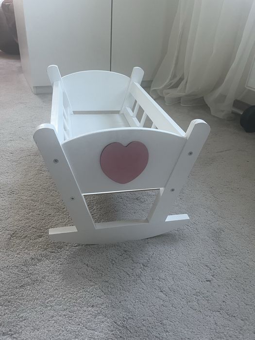 Kołyska dla lalek drewniania