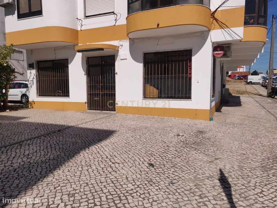 Oportunidade Única – Loja à Venda em Zona Central da Quinta do Conde